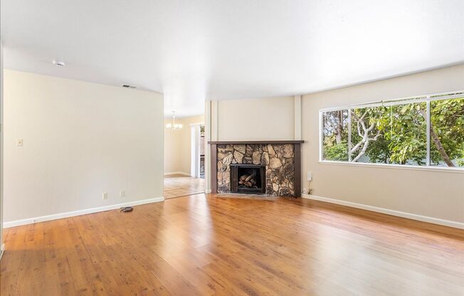 2120 San Antonio Ave #E - 2 bedroom | 2 bath | Upper unit