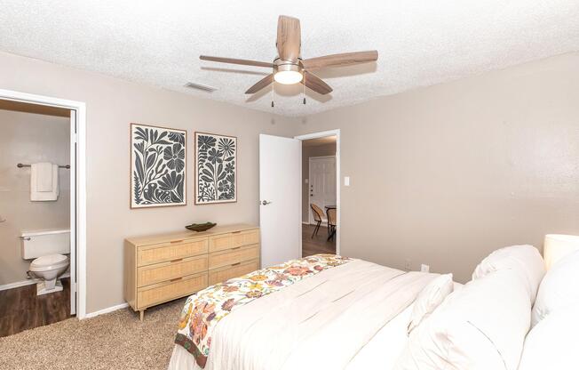 2 beds, 2 baths, 900 sqft, $919