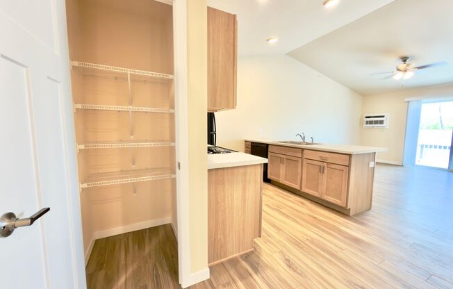 1 bed, 1 bath, 749 sqft, $1,324, Unit EC 4242-13