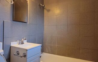2 beds, 1 bath, $930, Unit 12