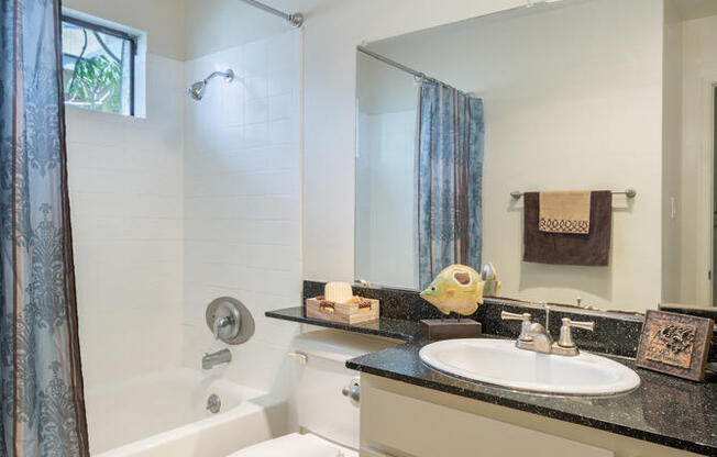 2185 Chatsworth Blvd, San Diego, CA 92107-Loma Highlands Apartment Homes Bathroom
