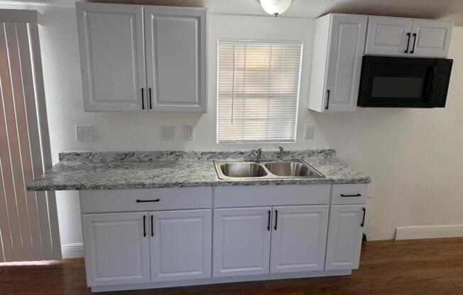 2 beds, 1 bath, $1,375