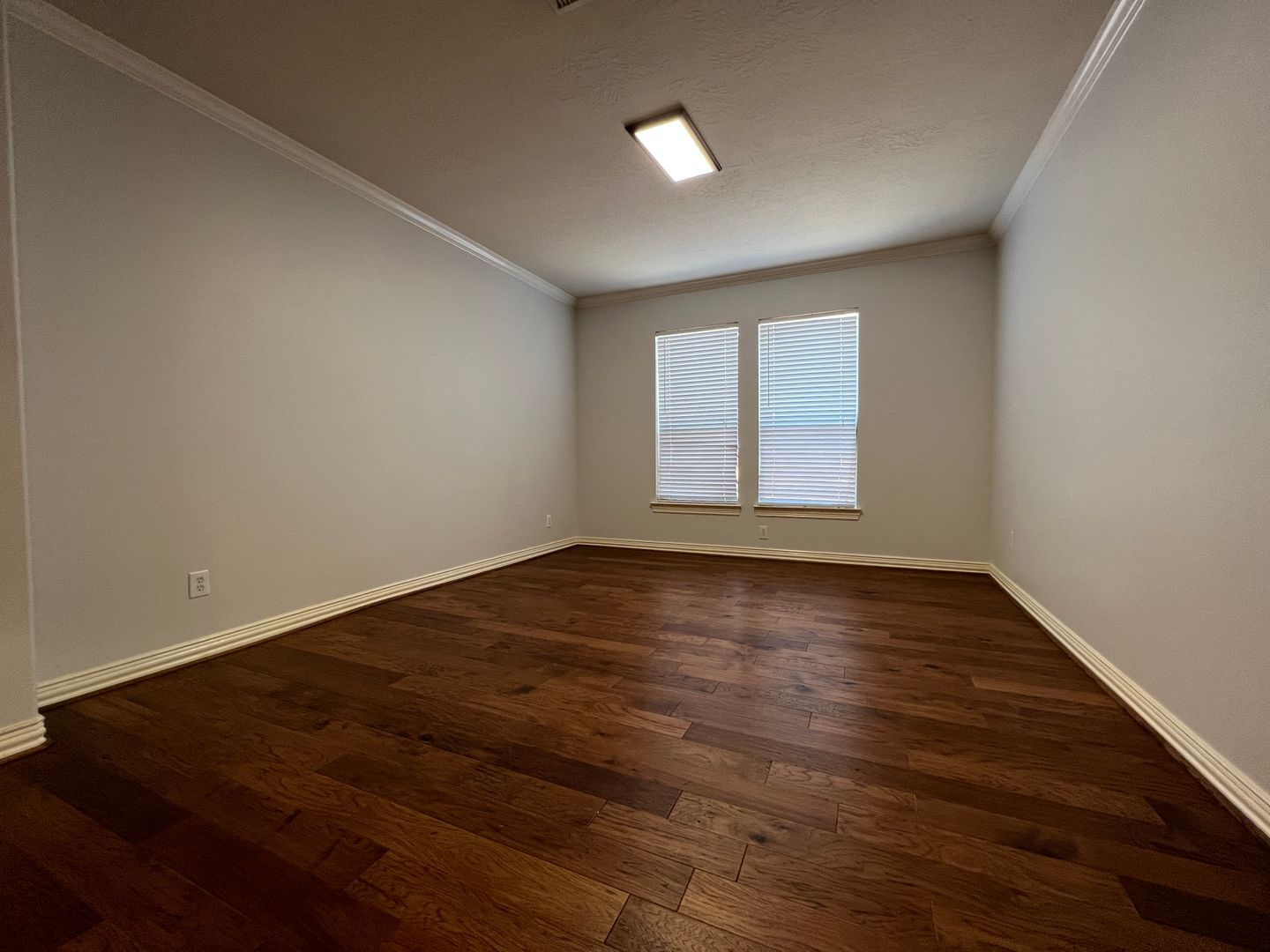 Elegant Living in Southfork – Spacious Home with Designer Touches and Prime Location!