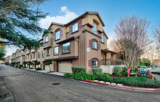 UPGRADED TOWNHOME OFFERS UTMOST CONVENIENCE