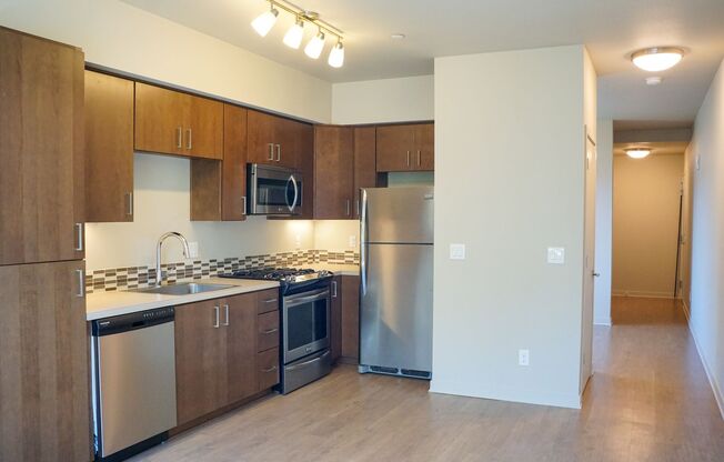 Great NE Location Close to Everything! Urban 1 Bdr w/Condo-Grade Finishes!