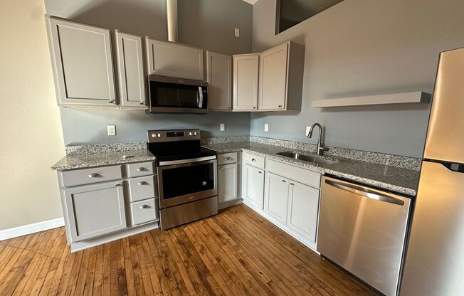 1 bed, 1.5 baths, 865 sqft, $1,375, Unit 3800 Euclid Ave. #107