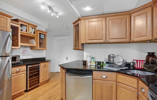 2 beds, 1 bath, 869 sqft, $4,000, Unit 51