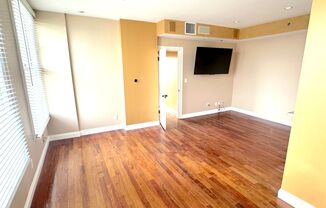 1 bed, 1 bath, $2,495