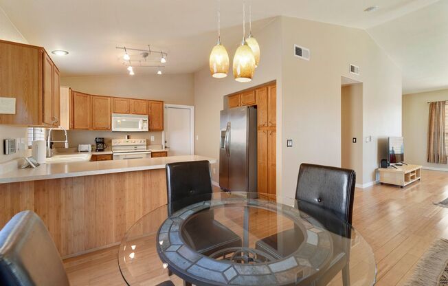 Gorgeous fully furnished home in Gilbert with sparkling pool!