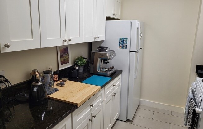 1 bed, 1 bath, 870 sqft, $3,200, Unit 915