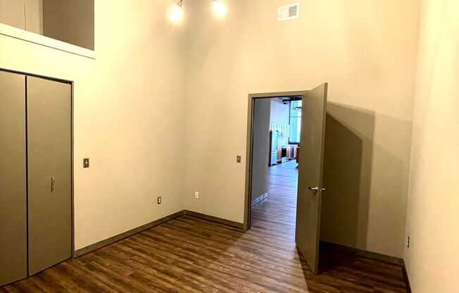 1 bed, 1 bath, 1,048 sqft, $1,780, Unit 409
