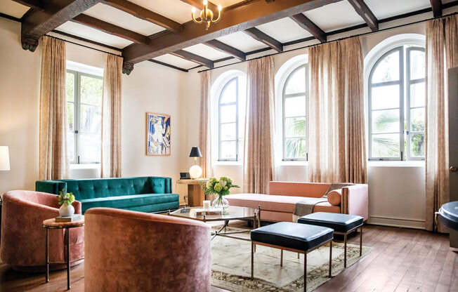 sitting area at Villa Carlotta – Furnished Apartments, Los Angeles, 90028