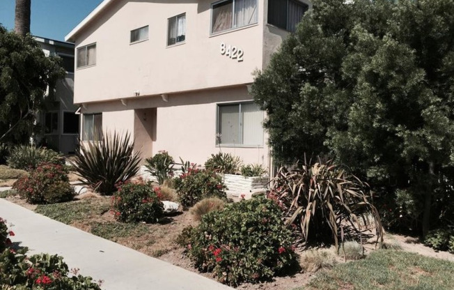 8400 Amigo Ave