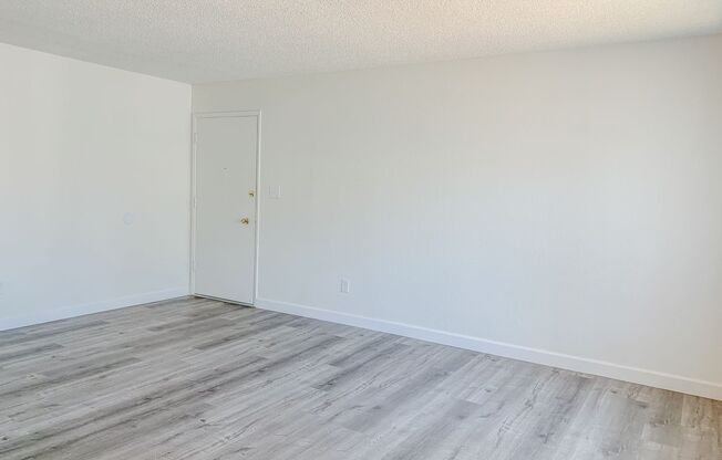 3 beds, 1 bath, 968 sqft, $1,825, Unit 56