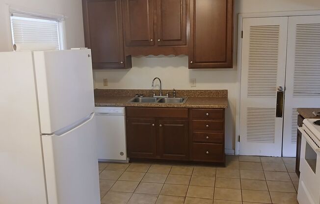 3 beds, 1 bath, $1,600