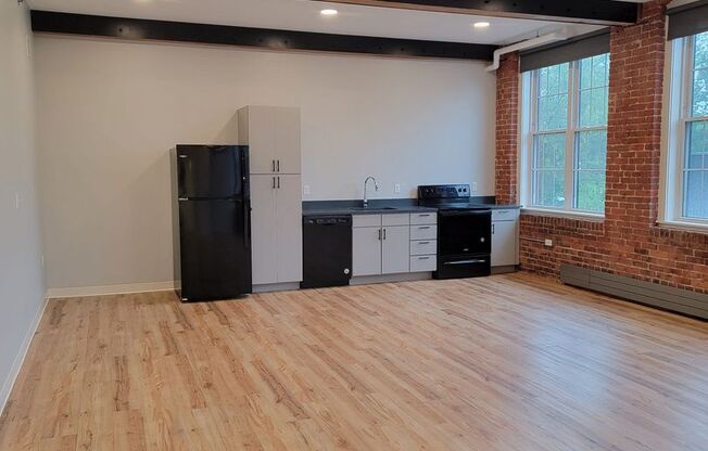 Studio, 1 bath, 765 sqft, $1,985, Unit 303