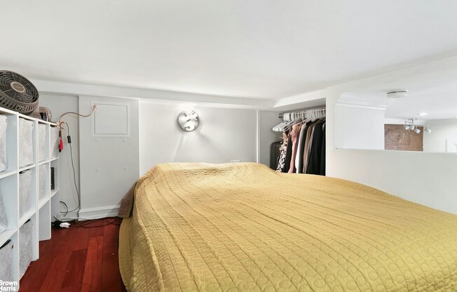 213 W 85 ST