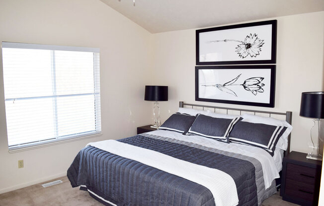 Spacious Bedrooms at Autumn Lakes Apartments and Townhomes, Indiana