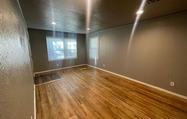 3 bed, 1 bath , beautiful wood floors, fenced backyard, laundry connections, fridge, gas range and storage shed! Cute, clean and ready for move in!