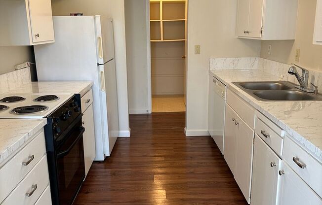 983 Ponderosa Avenue