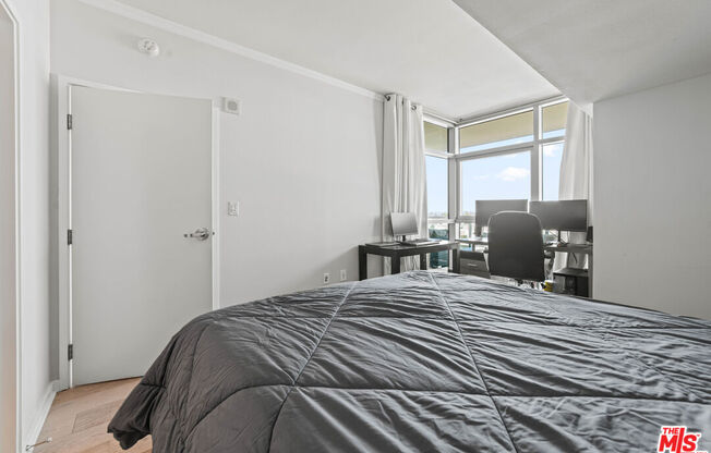 1 bed, 1.5 baths, 993 sqft, $4,700, Unit 720