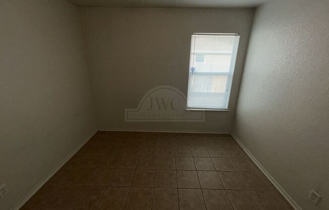 3 beds, 2 baths, $1,295, Unit 207 Dale Earnhardt Unit A