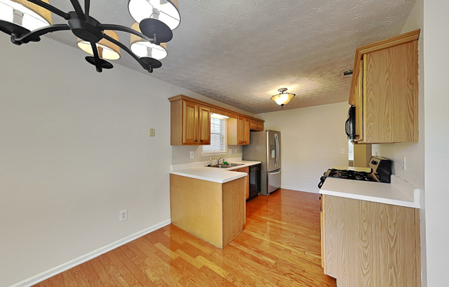 1401 GATES CIR SE