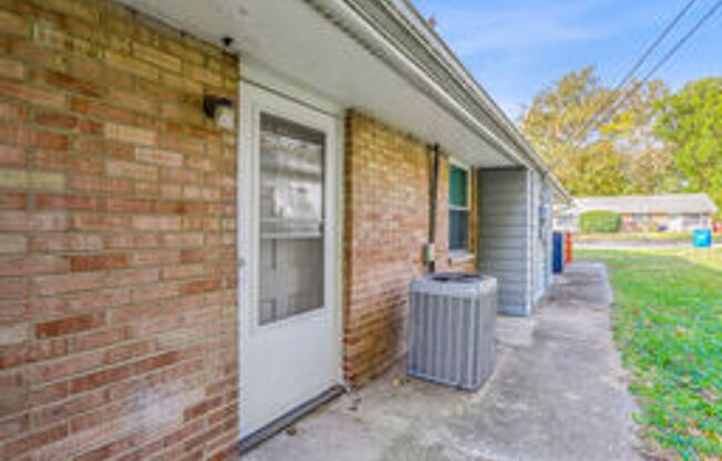 2 beds, 1 bath, $1,175, Unit 210