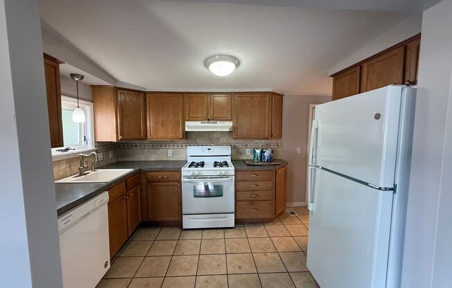 Charming 2-Bedroom Home in Godwin Heights – Great Location!