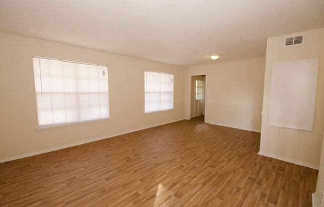 1 bed, 1 bath, 800 sqft, $1,170, Unit 014