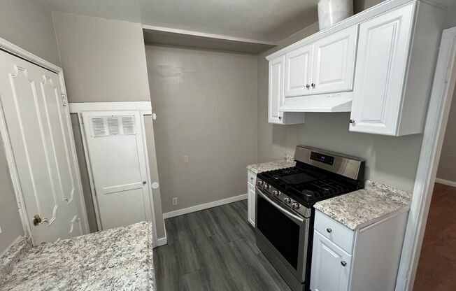 2 beds, 1 bath, $1,750, Unit 24665