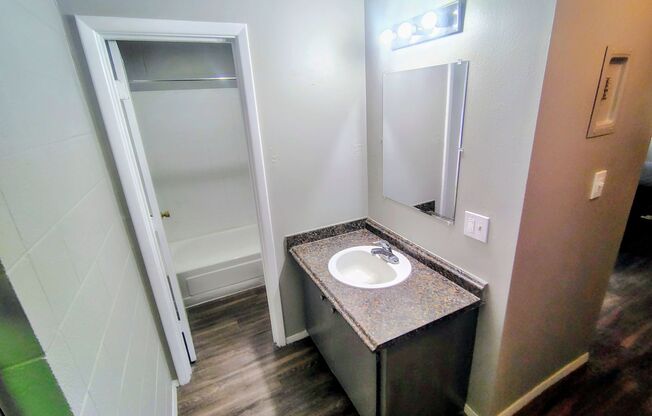 Studio, 1 bath, 364 sqft, $710, Unit 63