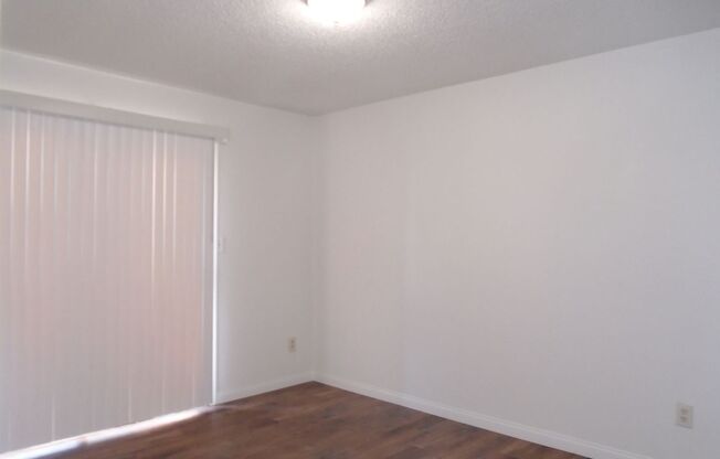 2 beds, 1 bath, $1,395, Unit Unit B