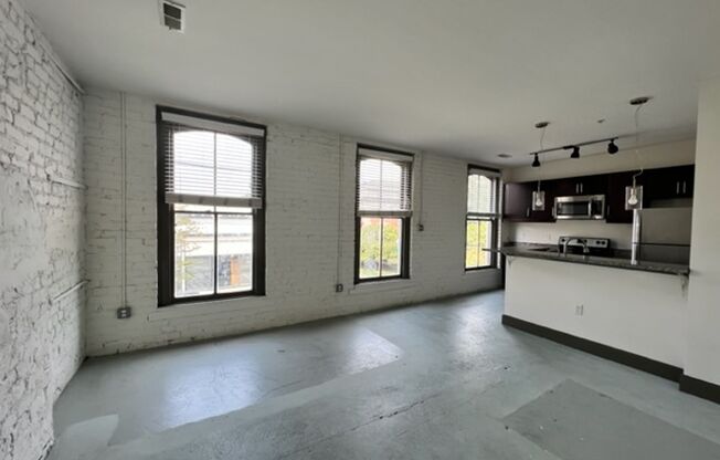2 beds, 2 baths, 847 sqft, $1,499, Unit 1100 - 222