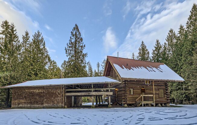Stunning 3-Bedroom Log Cabin Home in Carnation!!