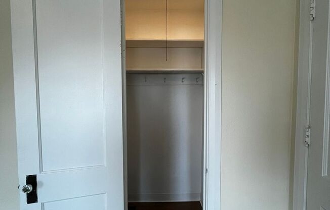 2 beds, 1 bath, 1,245 sqft, $2,000, Unit Old King Edward 58