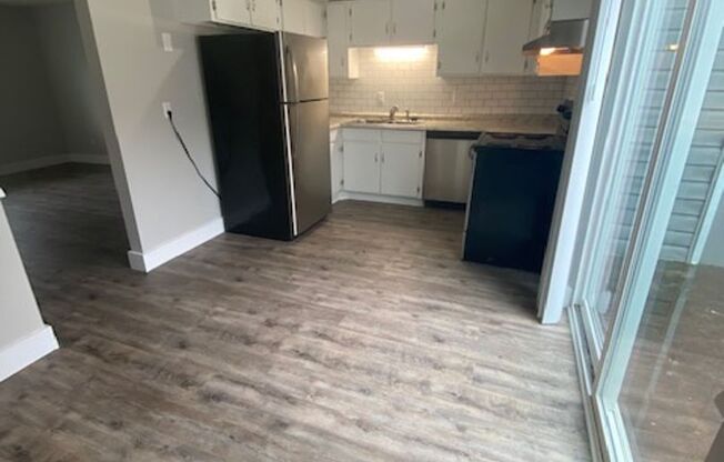 2 beds, 1.5 baths, 1,060 sqft, $1,445, Unit E2