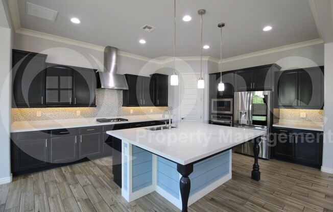 3253 E LOUISE DR