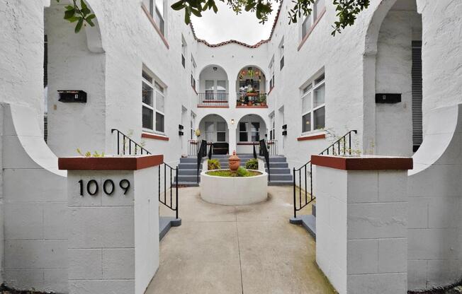 1009 STOCKTON ST