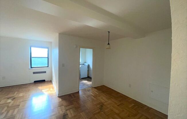 2 beds, 1 bath, 867 sqft, $1,100, Unit 307