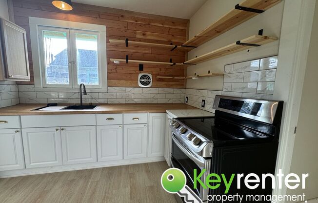 2 beds, 1 bath, $2,300