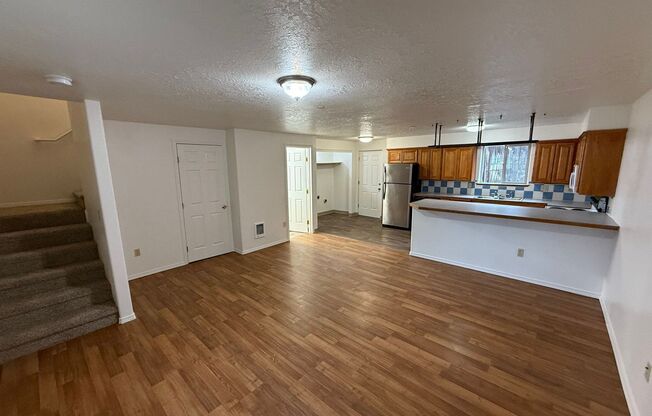 3 beds, 2 baths, 1,200 sqft, $1,695, Unit 38