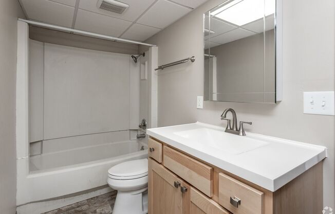 2 beds, 1 bath, 1,025 sqft, $1,049