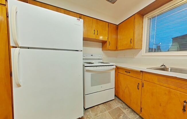 2 Bedroom Duplex ~ Close to 9th Street