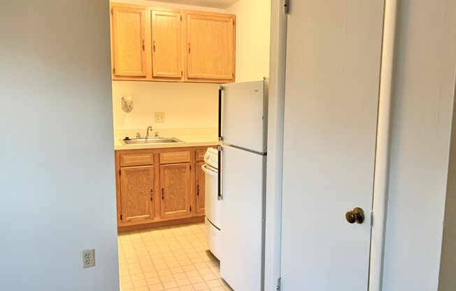 1 bed, 1 bath, 450 sqft, $765, Unit 72-B06