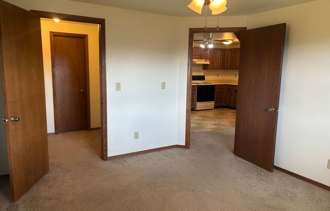 1 bed, 1 bath, 1,078 sqft, $1,229, Unit 1401 092