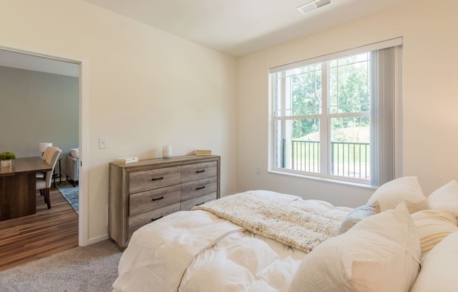 Dominium-Stonepointe-Model Bedroom