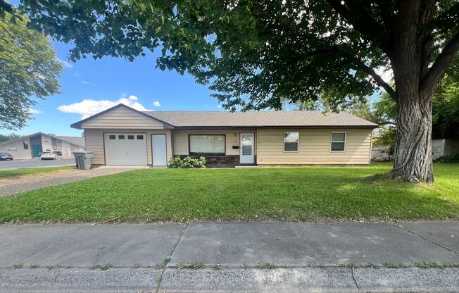 Charming 3-Bedroom Home in Prime Richland Location -