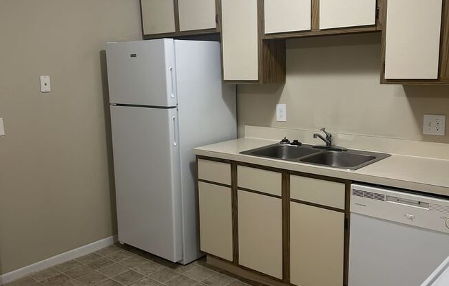 2 beds, 1 bath, 920 sqft, $1,270, Unit 1685CKRP