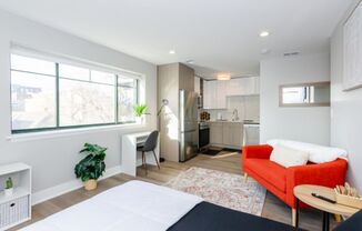 Charming Top Floor Studio In Boutique Elevator Building